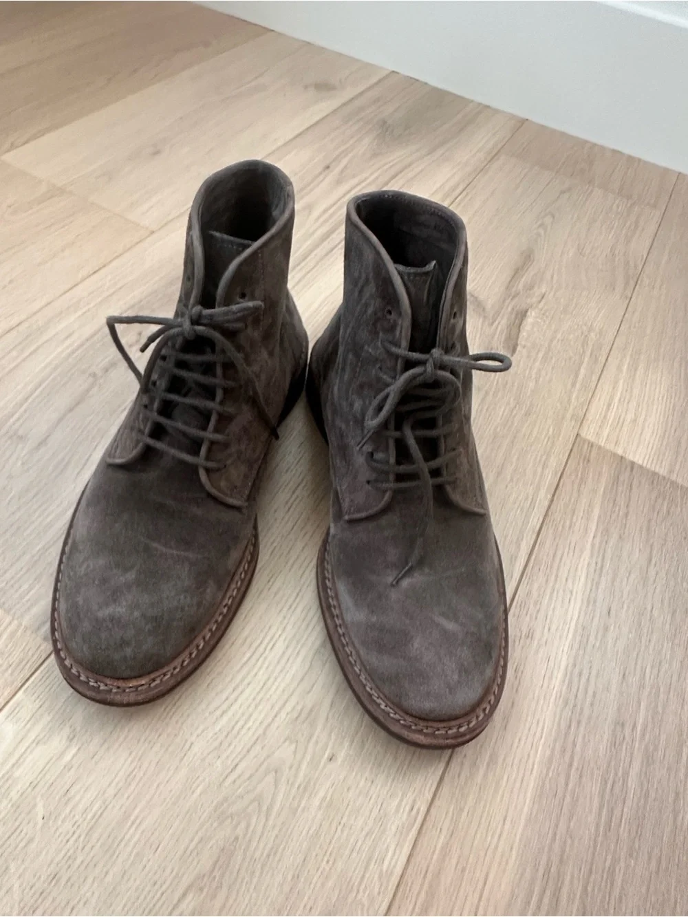 Men’s Suede Chukka Boots — Gray